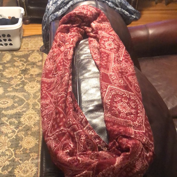 Two Long infinity scarves. - Picture 2 of 8